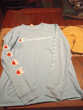 Champion Men's Light Blue Long-Sleeve Logo Sweatshirt